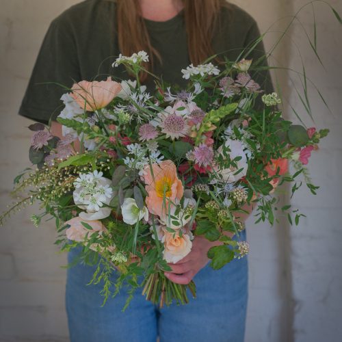 How to create your own wedding flowers